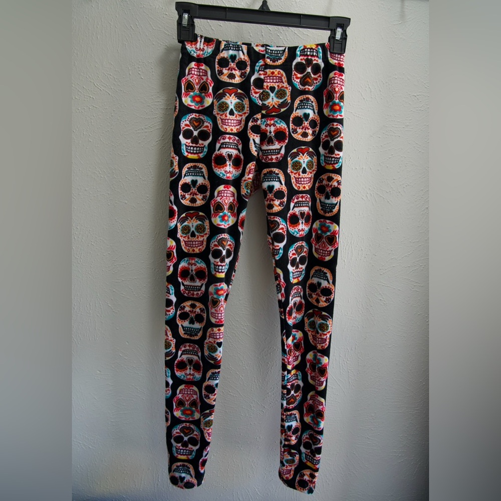No Boundaries Black and Red Skull Print Leggings